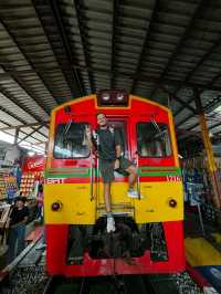 Maeklong railway market 🚂