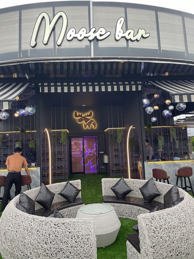Moose Rooftop Bar รูฟทอฟสวย ชมวิวดอยสุเทพ