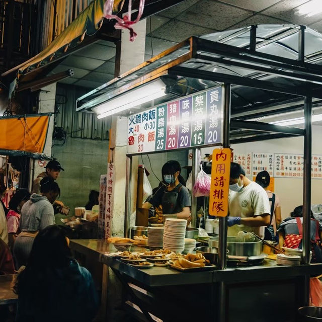 嘉義夜市的美味探索：尋味當地小吃的熱鬧之旅