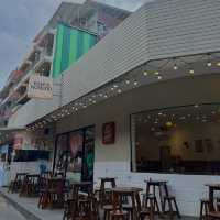 Kanya Nomsod: A Cozy Street-Side Cafe in Hatyai