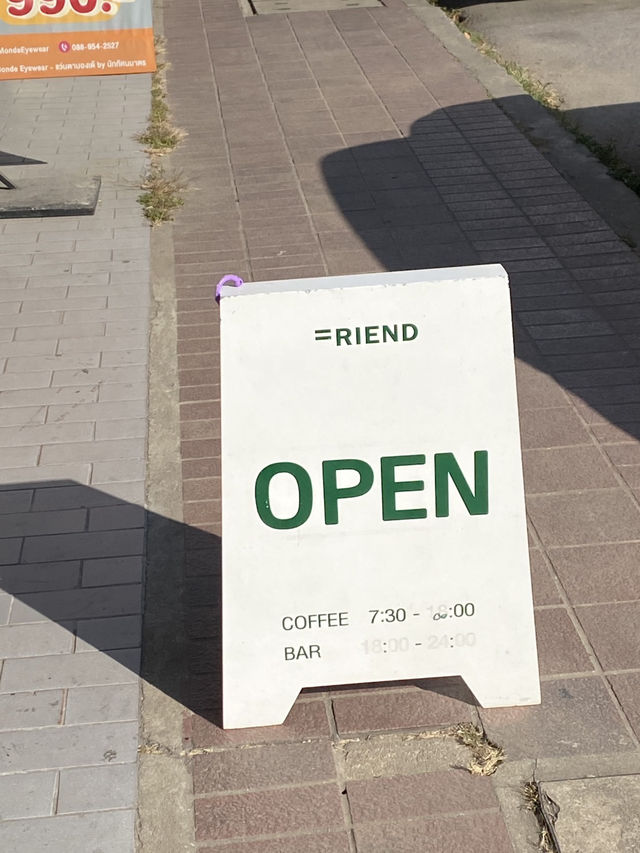 💚คาเฟ่ย่านประตูท่าแพ Friend Coffee & Bar