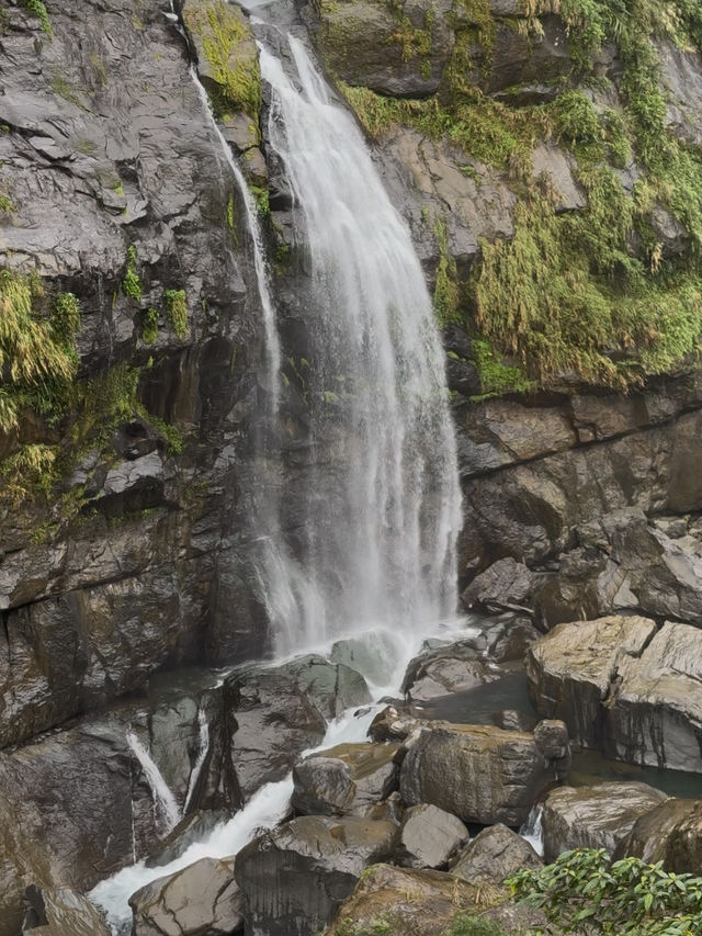 Experience Wulai Waterfalls: Majestic Views 