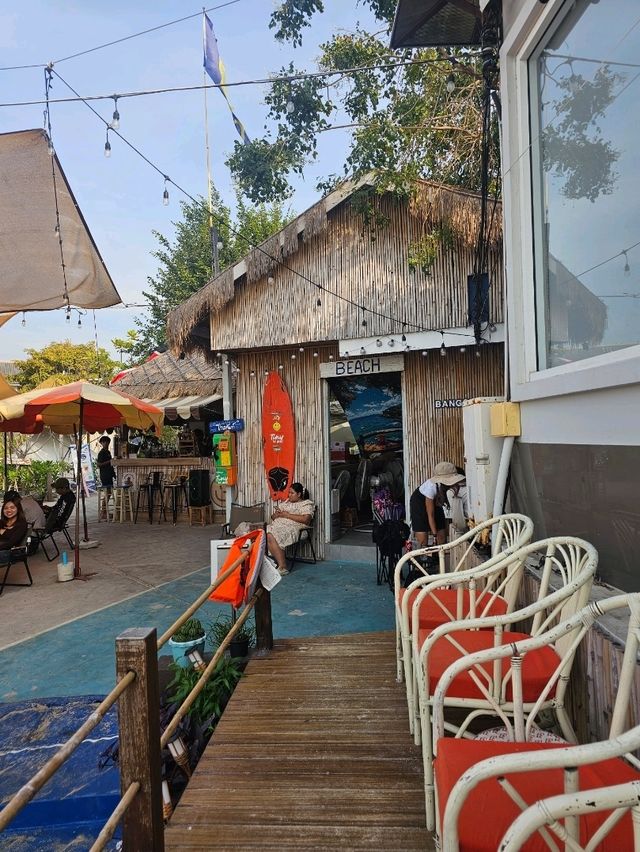 Tiny island cafe : Bangsaen 