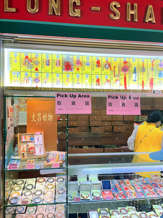 ขอพรแบบปังๆ ที่วัดหลงซาน | Longshan Temple