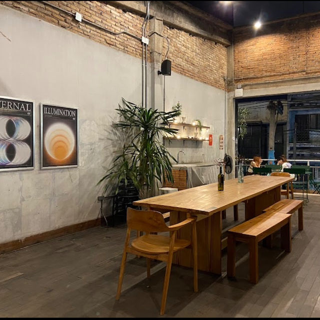 ‘Neighborhood’ สถานที่แฮงก์เอาต์ย่านช้างม่อย 🍻