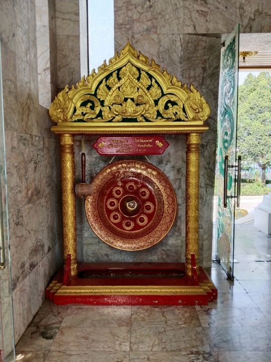 ขอพรที่ศาลหลักเมืองสุราษฎร์ธานี