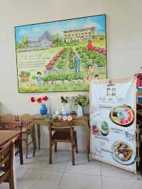 ต้นไม้และใบผัก คาเฟ่ | อัมพวา