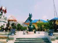 泰國曼谷市中心著名地標性寺廟景點：印卓威漢寺，十四世紀古跡寺廟，32米高金色雕像，適合打卡拍照📸冥想