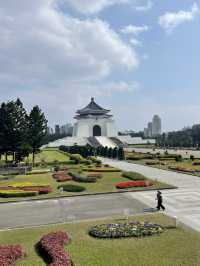 Guide to Visiting Chiang Kai-shek Memorial Hall 🏛️
