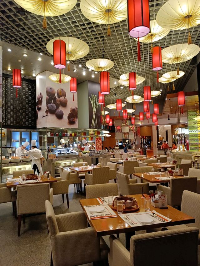 會展中心站又食又玩仲可以食酒店自助餐