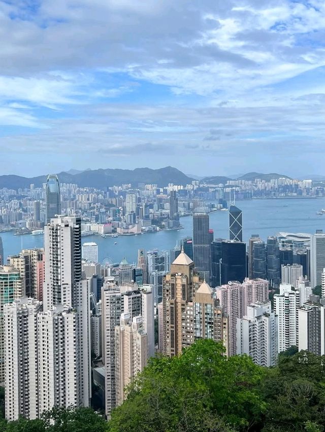 🌄 Explore Victoria Peak: Hong Kong's Iconic Skyline Spot! 🇭🇰