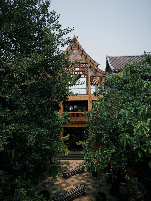 Kalm Village: 清邁古城區中的寶藏