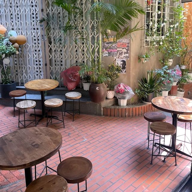 a very good hangout with coffee