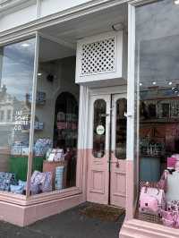 【Fitzroyで見つけたカラフルな婦人服ブランド路面店などMelbourne,Victoria,Australia】