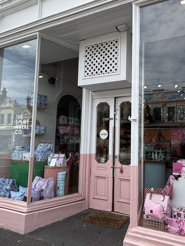 【Fitzroyで見つけたカラフルな婦人服ブランド路面店などMelbourne,Victoria,Australia】
