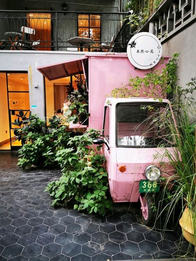 A Cozy Retreat at Drops Café, Wu Kang Lu, Shanghai