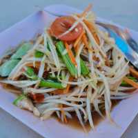 ครัวลุงระ ร้านอาหารทะเลติดหาดแสงจันทร์ ระยอง