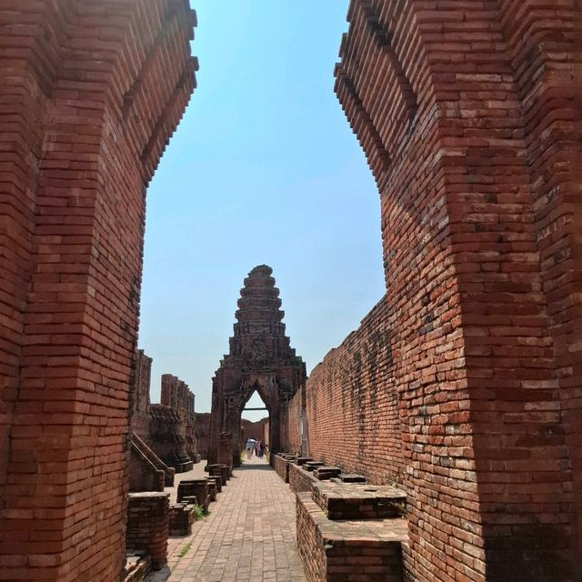 เที่ยวโบราณสถาน ปราสาทนครหลวง