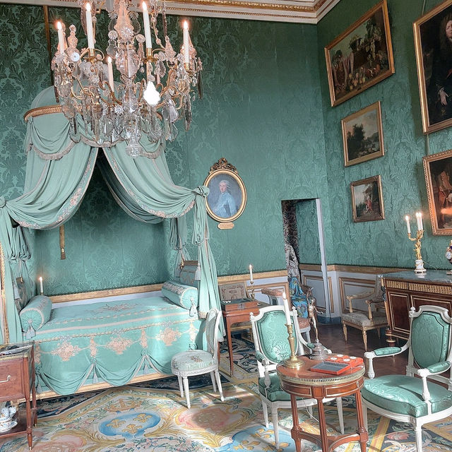 【パリ🇫🇷】最新人気スポット！Hôtel de la Marine