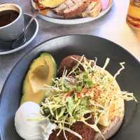 🇦🇺 広々としたインダストリアルな雰囲気の素敵なカフェレストラン