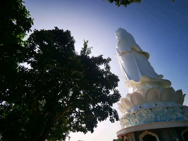 Tranquility in the Heart of the City: Discovering the Serenity of Guanyin Temple with Trip.com