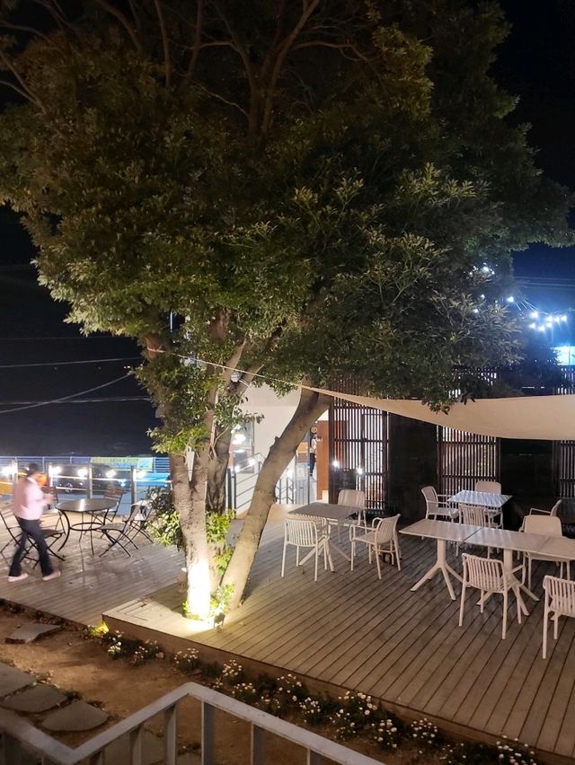 시골집 온듯 낭만적 오두막 감성을 느끼는 부산카페