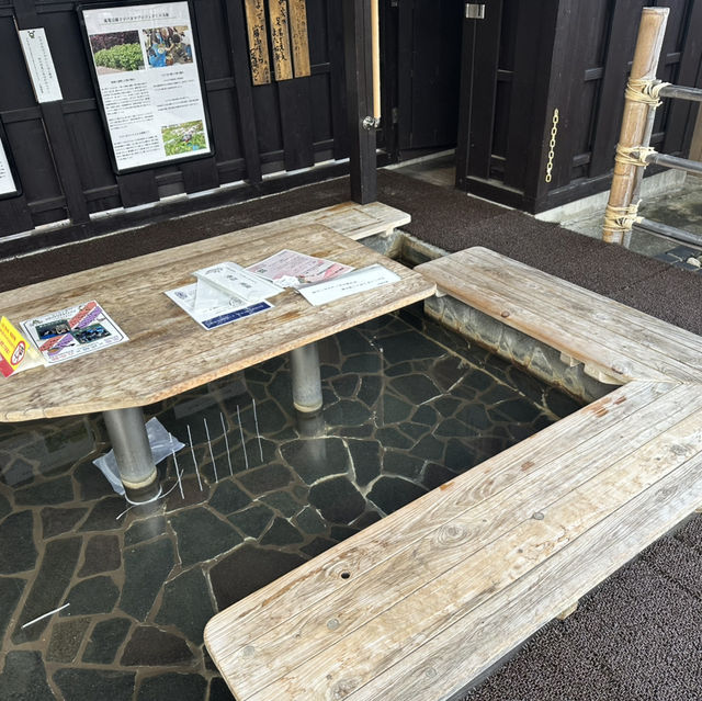 嵐山車站足湯：暖心暖胃的療癒時光，在京都的鐵道秘境享受片刻寧靜！