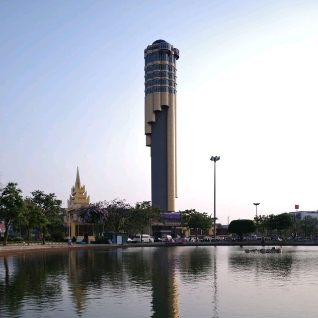หอโหวด
