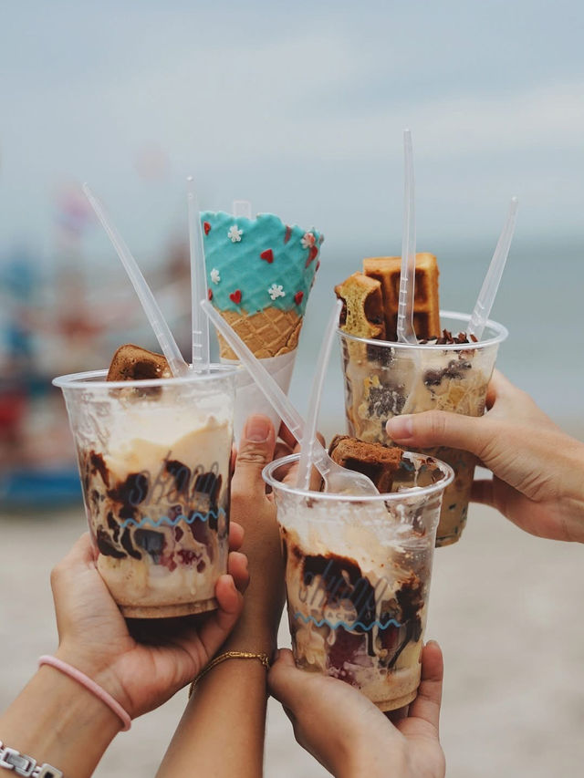 ไอศครีมเย็นๆชื่นใจ กับวิวทะเลหัวหิน