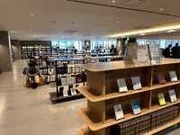 【鹿児島市立天文館図書館｜Tenmonkan Library】 街中にある静かなオアシス。旅の途中で、ちょっとひと息