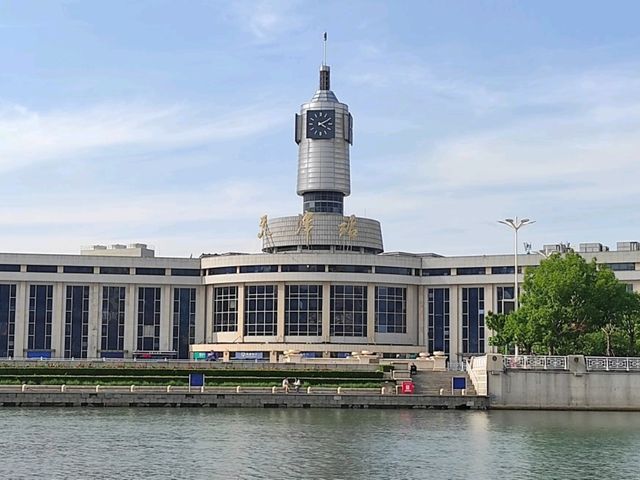 현대적인 공간에 톈진의 리듬이 흐르는 곳 – 진완광장