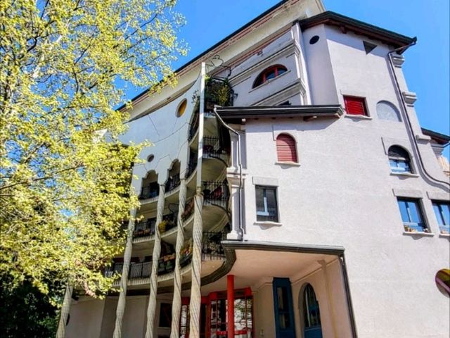 日內瓦 | 瑞士版的高第建築---藍色精靈小屋 Les Schtroumpfs