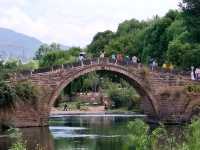 雲南 | 玉津橋，清朝康熙年間的優美拱形石橋