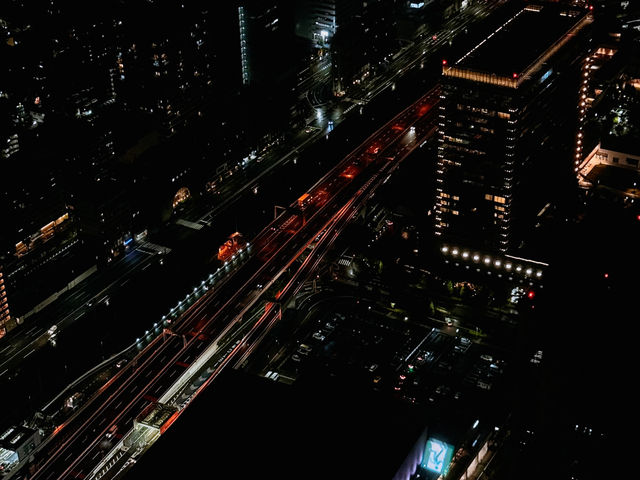 🌃✨ 橫濱夜空之約：地標塔 69 樓天空塔觀景台，360 度醉人景致！🌆💫