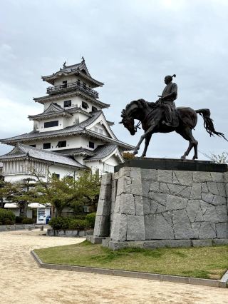 A Slow Day in Imabari – Castles, Shrines & Seaside Calm