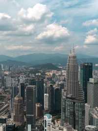 🇲🇾 Kuala Lumpur: A City Where Skyscrapers, Jungles, and Street Markets Coexist 🏙🌴🕌 