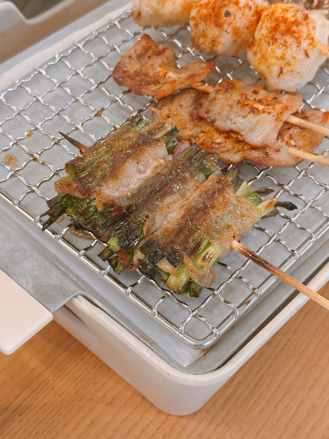 主打夜市風味串燒的「小野人」