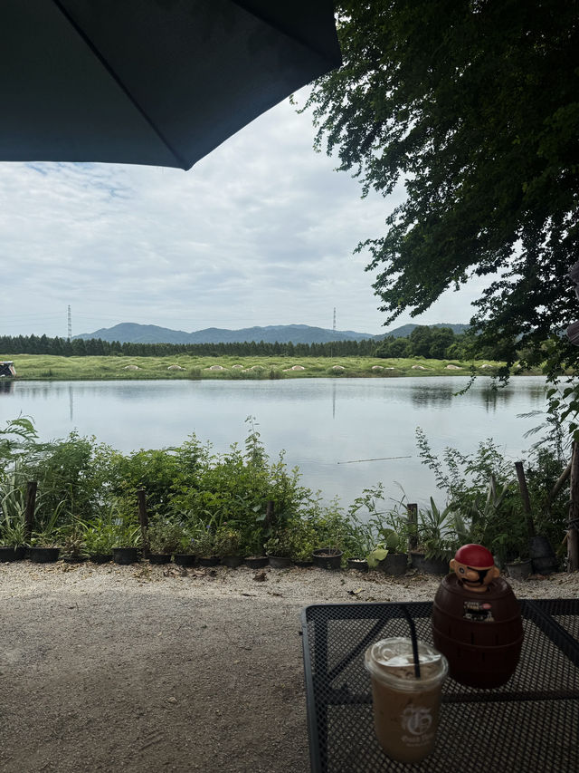 ร้านกาแฟนั่งชิว วิวสุสาน ย่านเลี่ยงหนองมน ชลบุรี