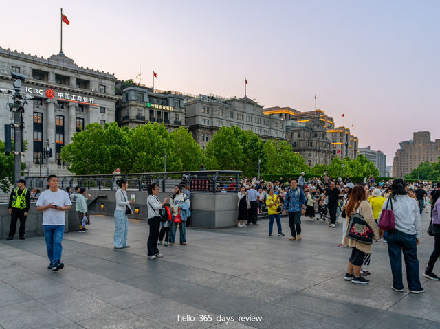 The Bund แลนด์มาร์กสุดไอคอนิกริมแม่น้ำหวงผู่