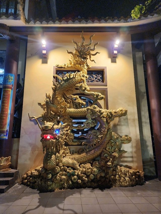 【ダナン/ベトナム】派手な寺院✨ファップラム寺