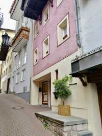 Storybook Facades and Lakeside Elegance – A Summer Stroll in St. Wolfga
