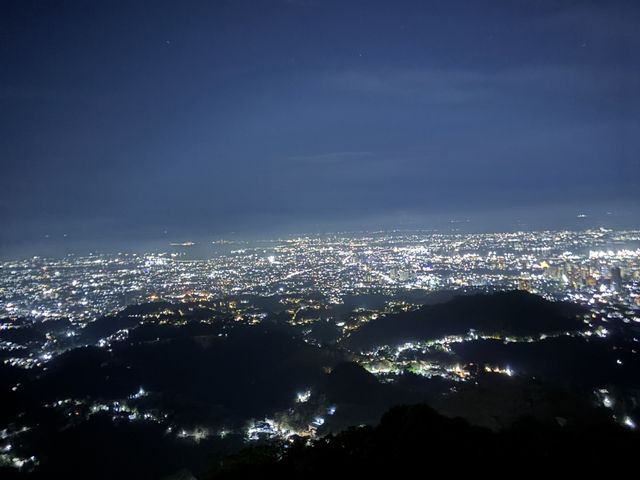 セブの夜景を一望！夕暮れのピンク空と音楽が心に残る