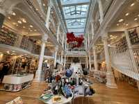 【Cărturești Carusel｜“世界一美しい本屋”と呼ばれる理由とは？】 