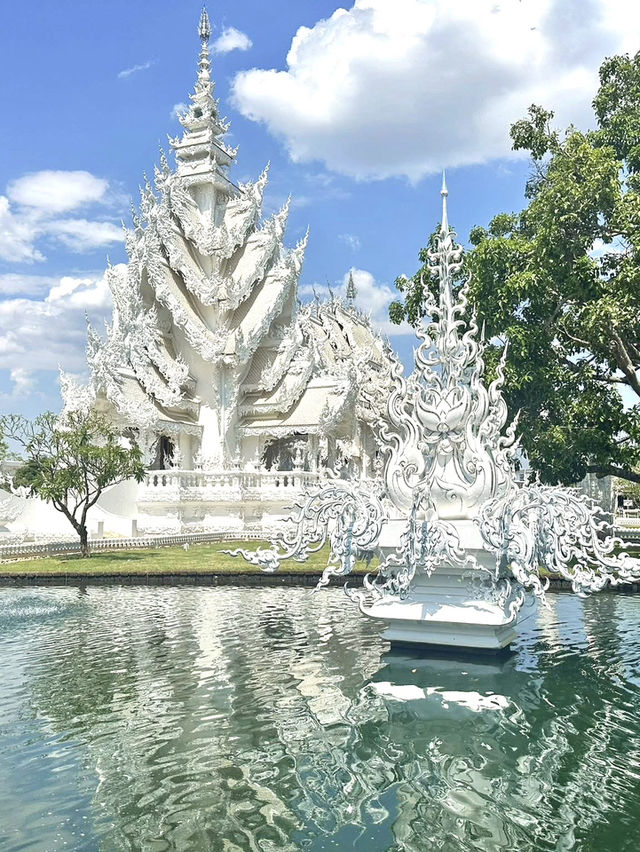 チェンライ観光で絶対に外せない！真っ白な絶景「ワット・ロンクン」へ行こう📸🌏