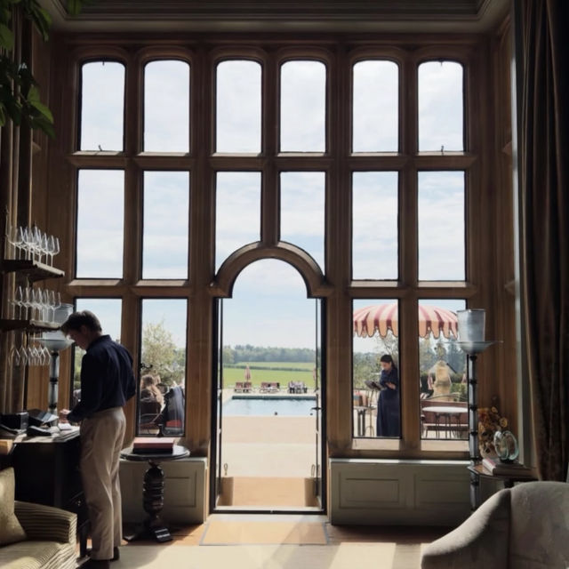 UK Getaway | My Boyfriend Always Finds the Coolest Places for Dates! 😎🇬🇧