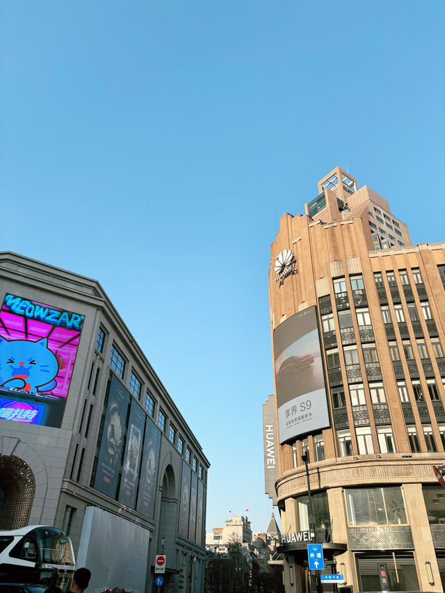 เดินเล่นที่ Pop Mart Nanjing Road