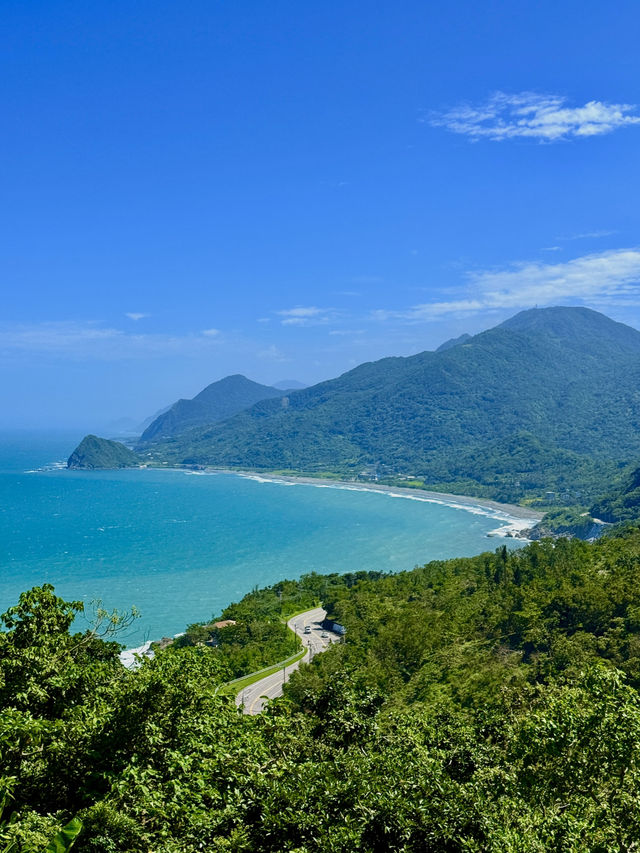 🌄你知道嗎？花蓮最美山海彎道與俯瞰秘境海灘！東部最高瞭望點就在這⛰️🌊