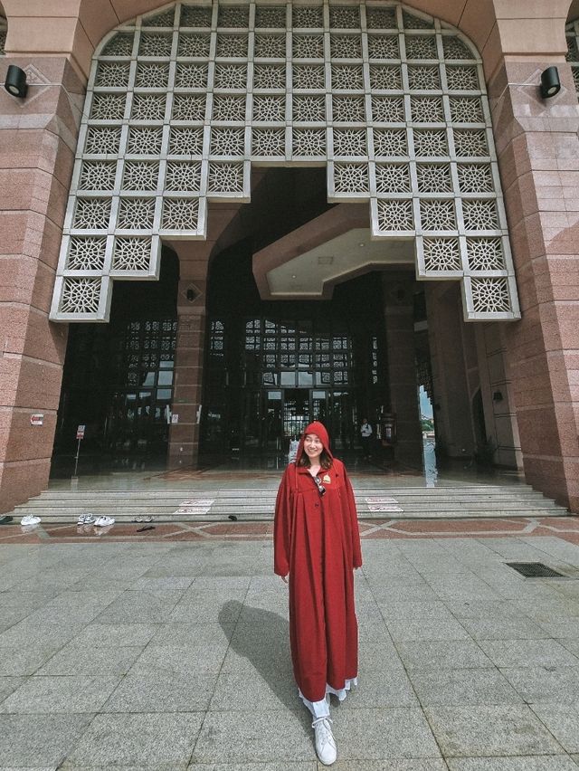 Pretty in Pink - A Visit to Putra Mosque, Putrajaya 🕌📸