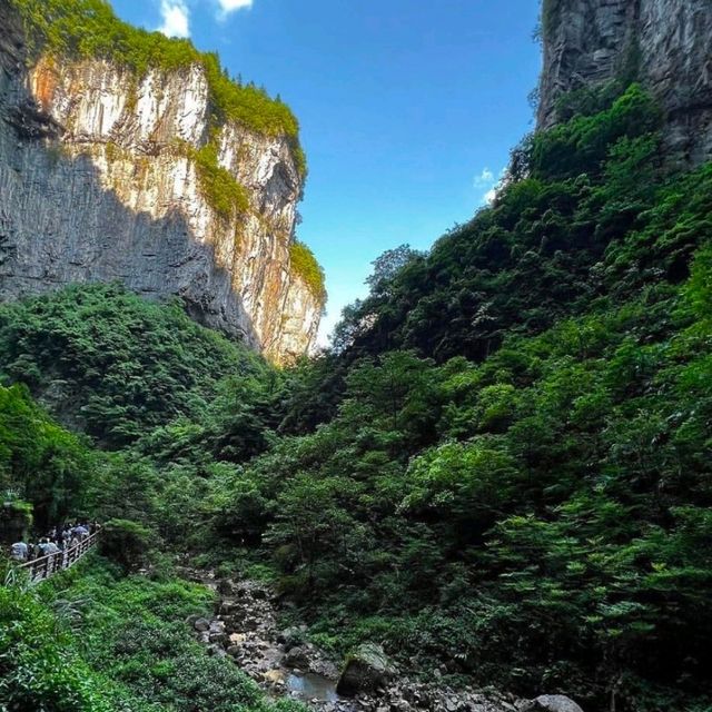 大自然の奇跡！圧巻の三天然橋を歩く