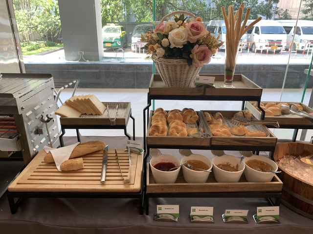 🍽️ A Solid Start to the Day at Streats Cafe, ibis Ratchada